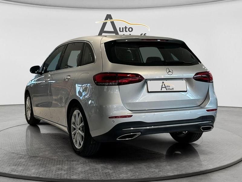 Gebraucht Mercedes B200 163 PS (119 kW) 2022 Silber Van / Kleinbus