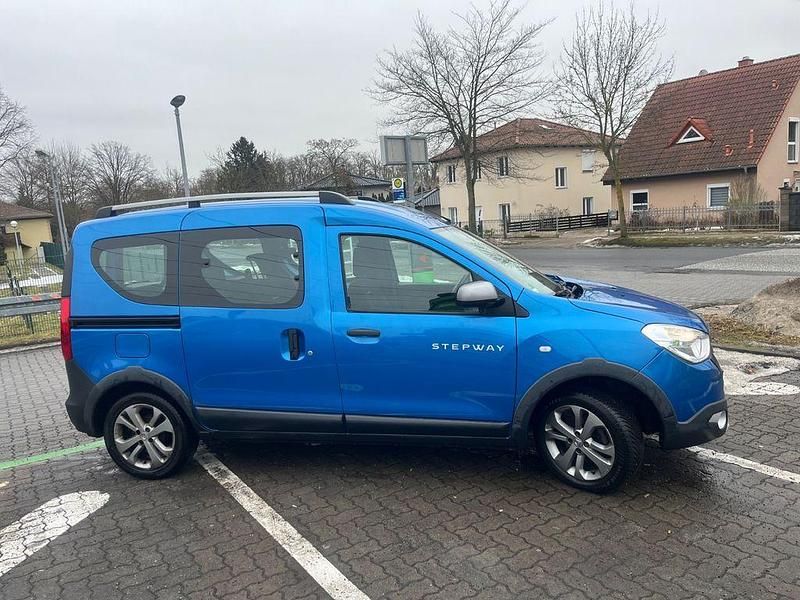 Gebraucht Dacia Dokker Stepway 116 PS (85 kW) 2015 Blau Van / Kleinbus