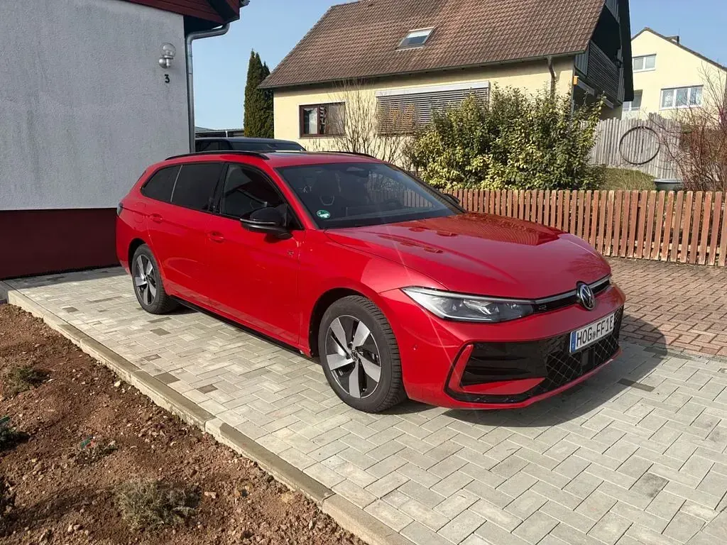 Gebraucht VW Passat R-line 272 PS (200 kW) 2025 Rot Kombi