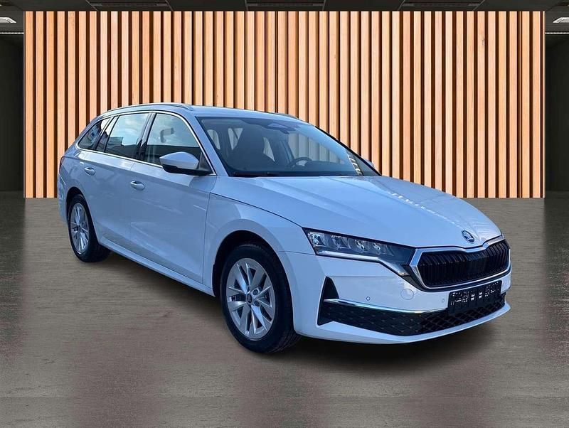 Gebraucht Skoda Octavia Selection 150 PS (110 kW) 2025 Moon white Kombi