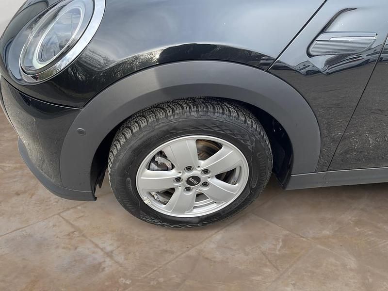 Gebraucht Mini Cooper Essential 136 PS (100 kW) 2024 (schwarz)  midnight black Kleinwagen