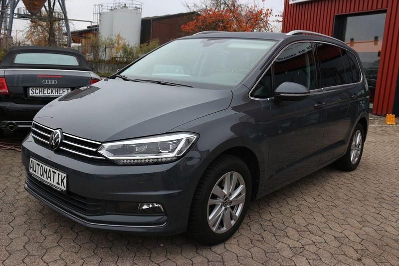 Gebraucht VW Touran Highline 150 PS (110 kW) 2021 Grau Van / Kleinbus