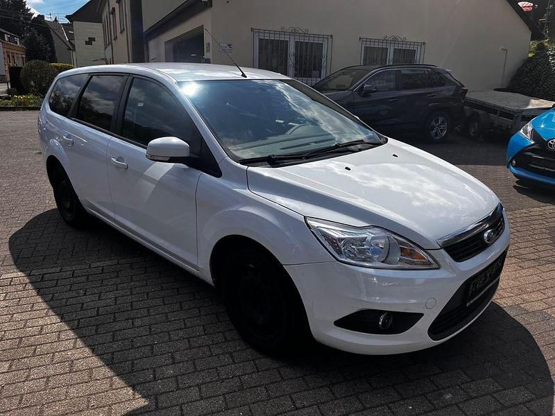 Gebraucht Ford Focus Style 101 PS (74 kW) 2009 Weiß Limousine