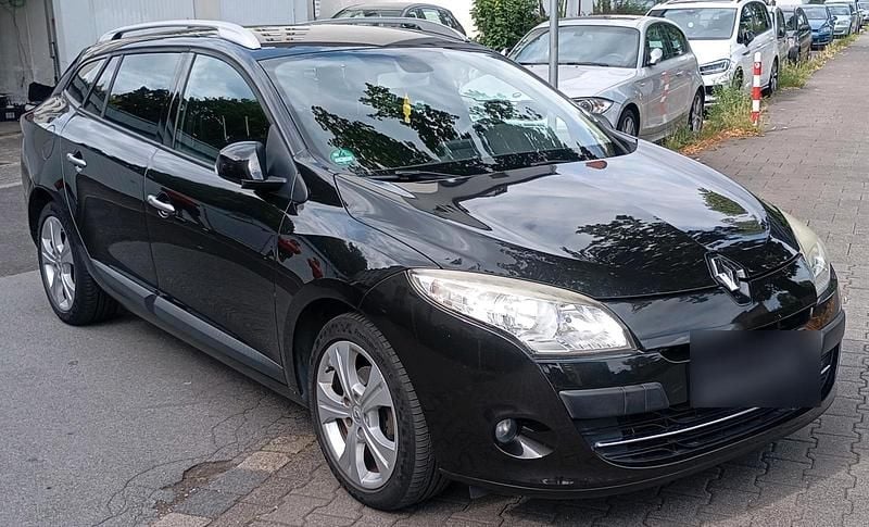 Schwarz Gebraucht 2010 Renault Mégane III Kombi | 4.000 € (Teuer) - Bild 1/4