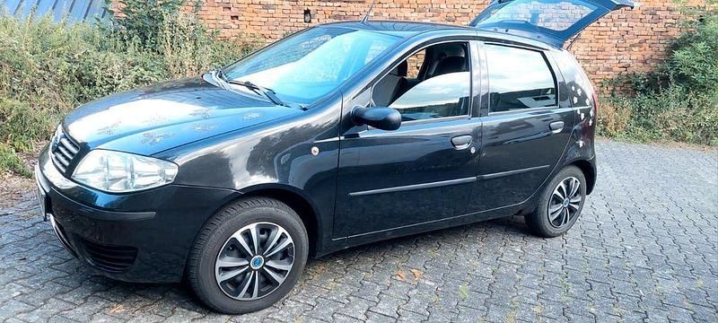 Schwarz Gebraucht 2006 Fiat Punto Kleinwagen | 800 € (Guter Preis) - Bild 1/4