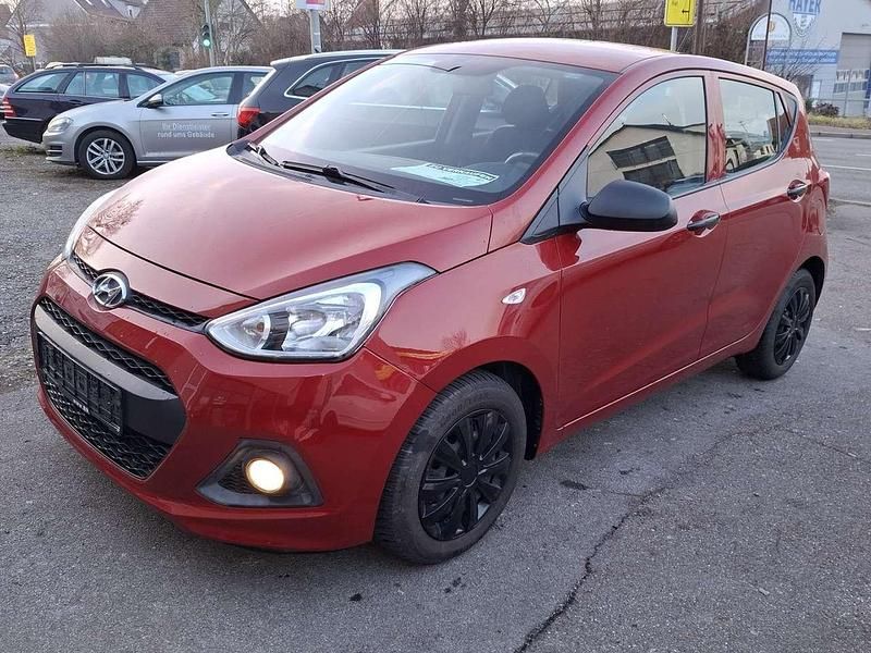 Gebraucht Hyundai i10 Classic 67 PS (49 kW) 2014 Red passion / mic Kleinwagen