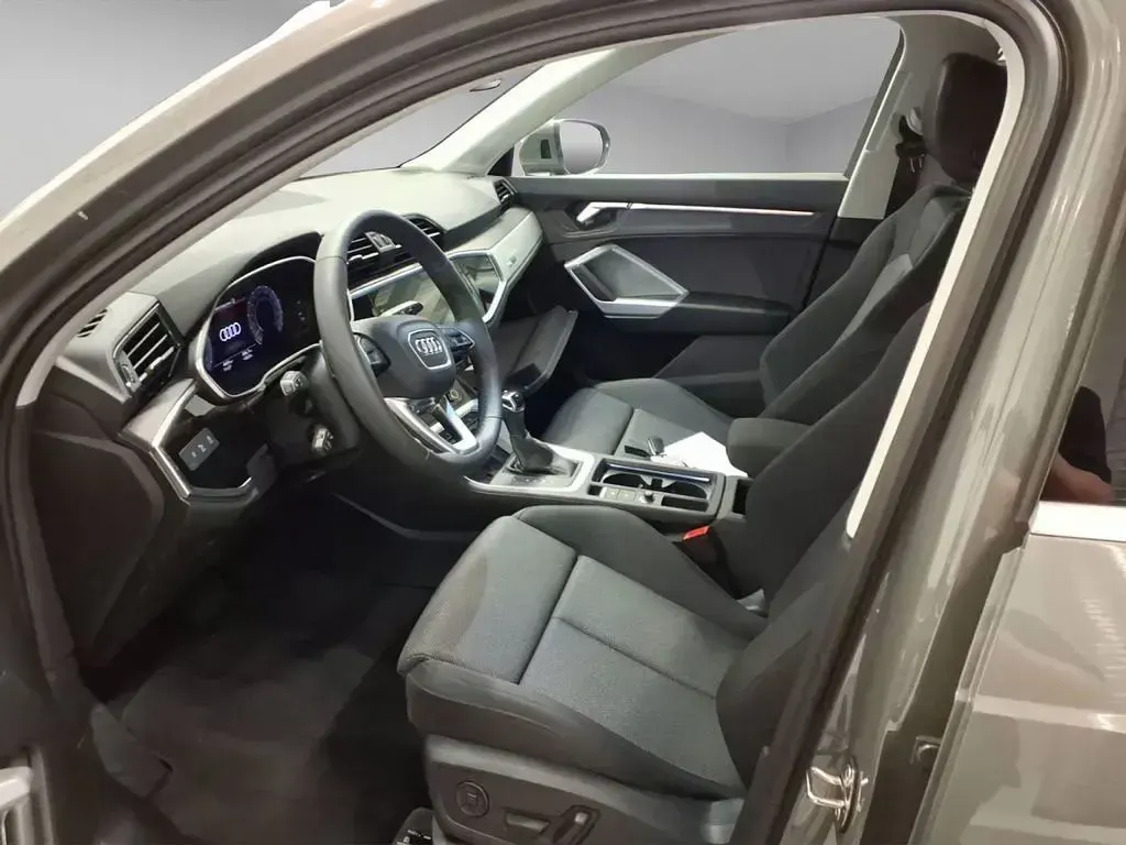 Gebraucht Audi Q3 Sport 150 PS (110 kW) 2026 Grau SUV