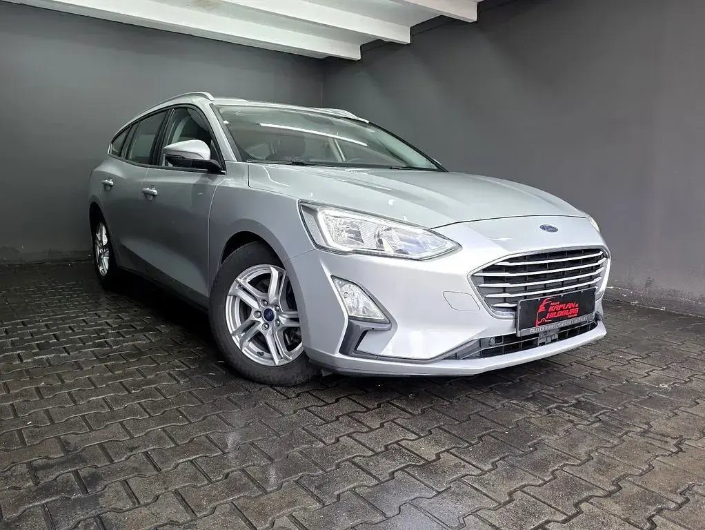 Gebraucht Ford Focus 120 PS (88 kW) 2019 Silber Limousine