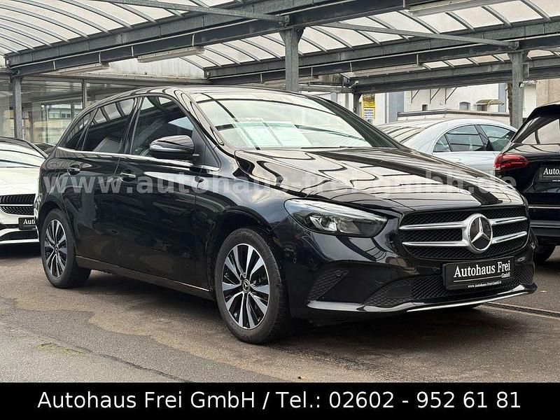 Schwarz Gebraucht 2022 Mercedes B250e Style Van / Kleinbus | 24.990 € (Fairer Preis) - Bild 1/4