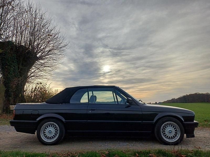 Schwarz Gebraucht 1992 BMW 318 Cabriolet Cabrio | 8.700 € - Bild 1/4