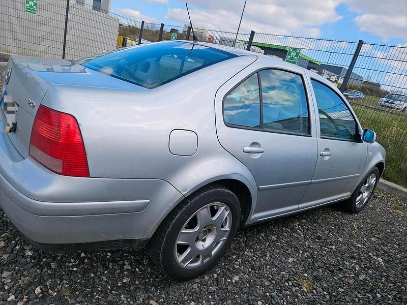 Second-hand VW Bora 115 CP (84 kW) 2000 Argintiu Berlinǎ
