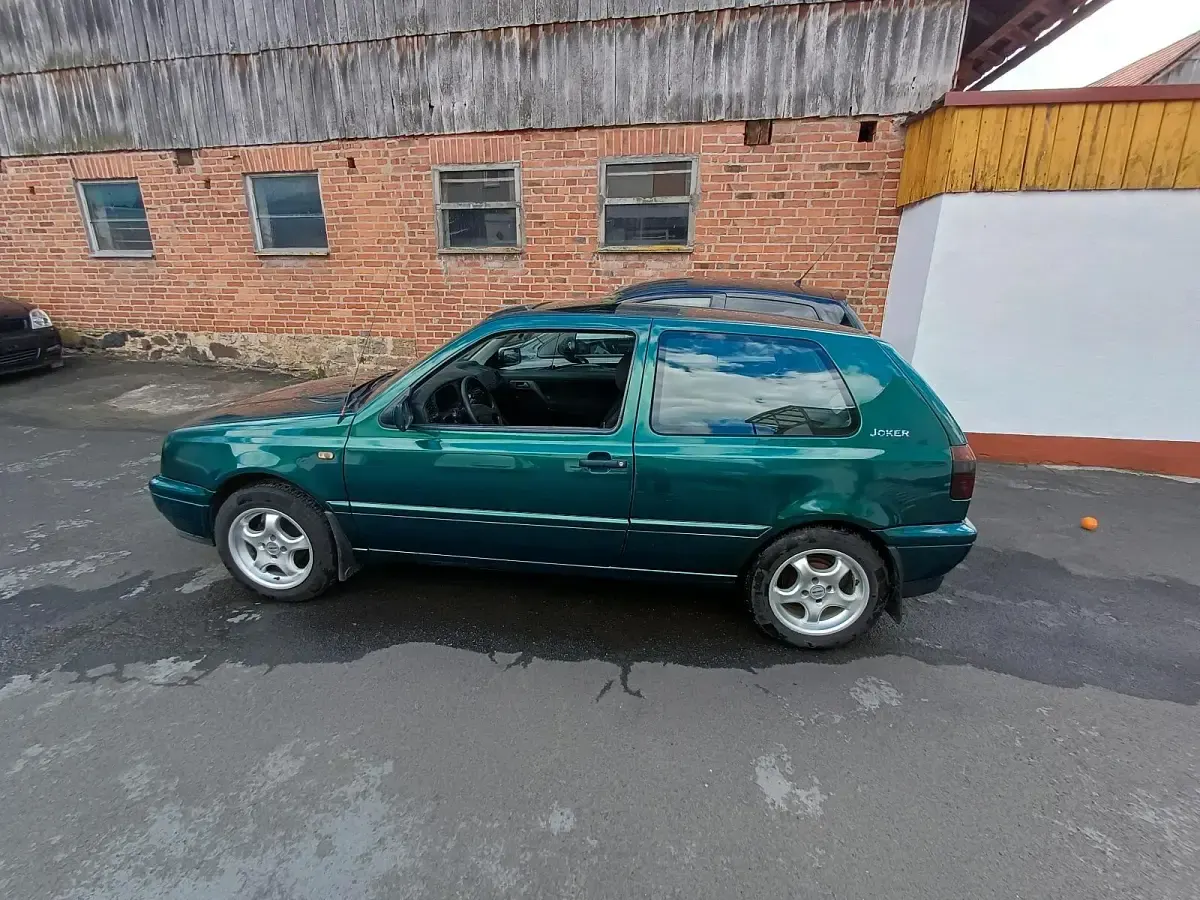 Gebraucht VW Golf III 75 PS (55 kW) 1997 Grün Kleinwagen