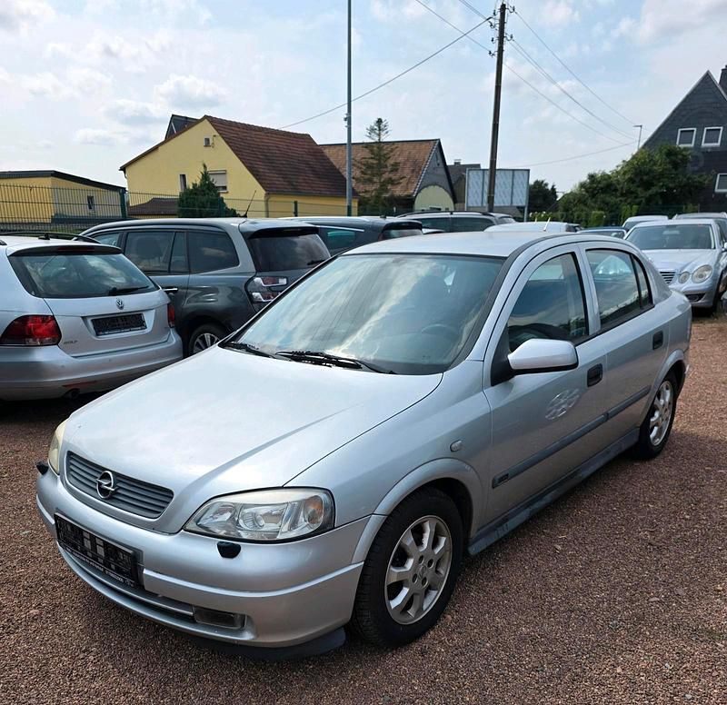 Gebraucht Opel Astra 101 PS (74 kW) 2002 Silber Limousine