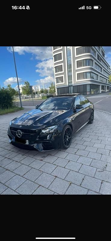 Schwarz Gebraucht 2019 Mercedes E63S AMG Limousine | 54.500 € (Guter Preis) - Bild 1/4