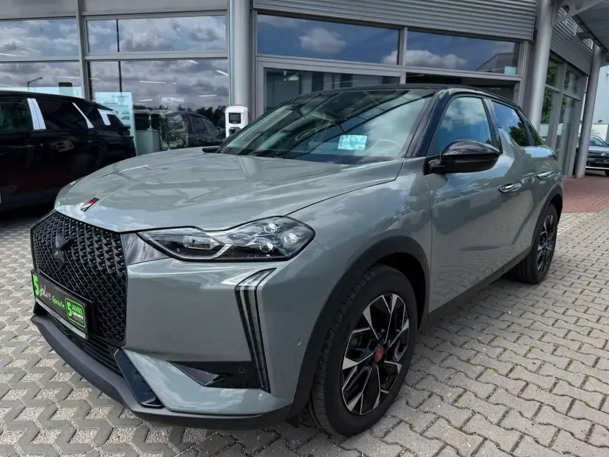 Gebraucht DS Automobiles DS3 Crossback Performance Line Plus 131 PS (96 kW) 2024 Grau SUV