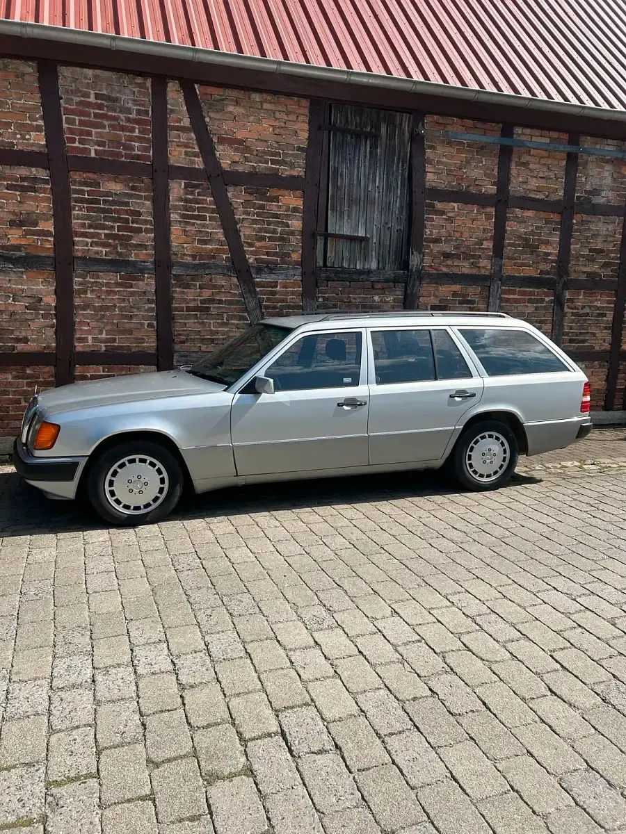 Gebraucht Mercedes 300 180 PS (132 kW) 1992 Silber Kombi
