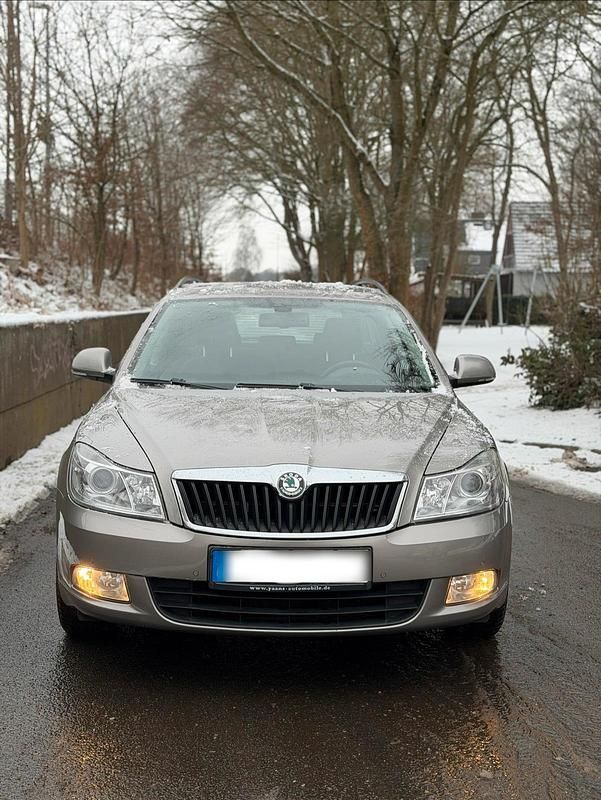 Gebraucht Skoda Octavia 206 PS (151 kW) 2011 Silber Kombi