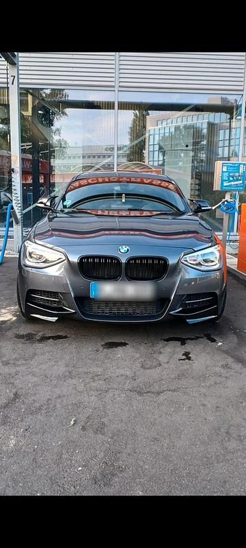 Grau Gebraucht 2014 BMW M135 M Performance Kleinwagen | 22.400 € (Fairer Preis) - Bild 1/4