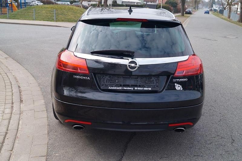 Gebraucht Opel Insignia 194 PS (142 kW) 2012 Schwarz Kombi
