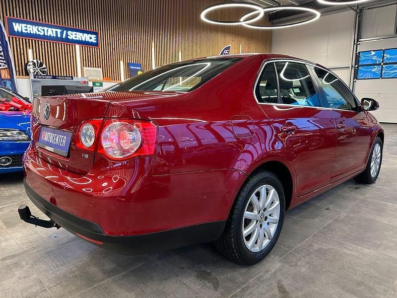 Gebraucht VW Jetta Comfortline 116 PS (85 kW) 2007 Rot Limousine
