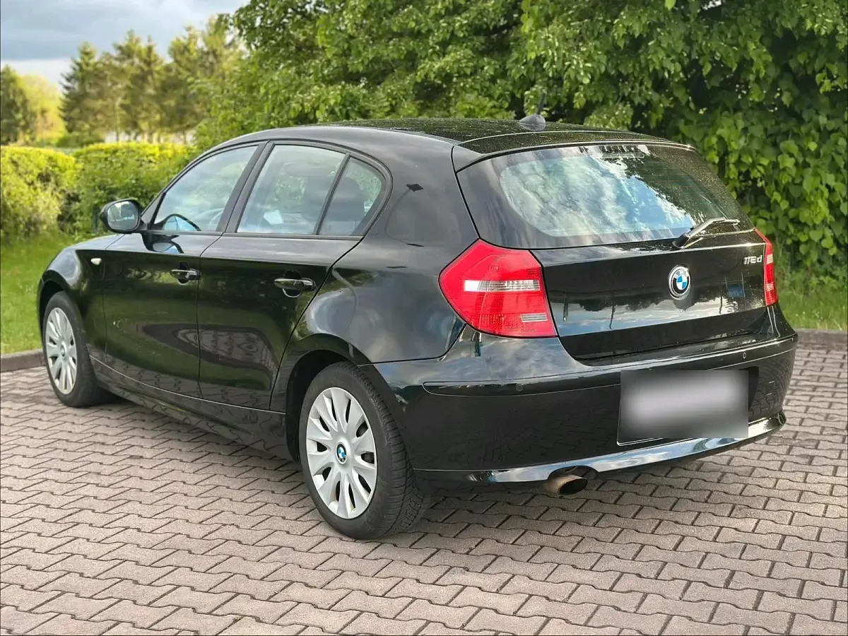 Gebraucht BMW 116 122 PS (89 kW) 2010 Schwarz Kleinwagen