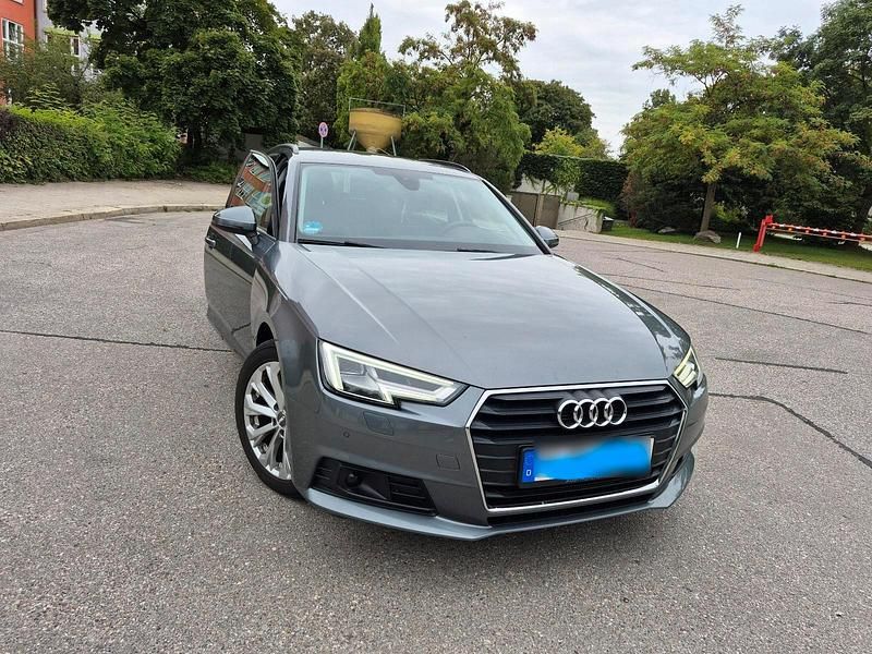 Grau Gebraucht 2016 Audi A4 Kombi | 12.900 € (Guter Preis) - Bild 1/4