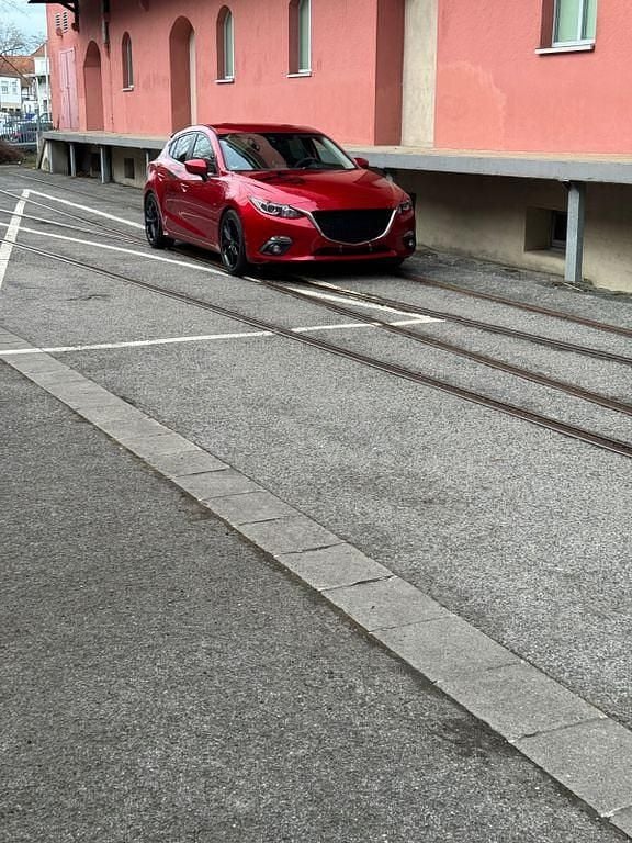 Gebraucht Mazda 3 Center-Line 120 PS (88 kW) 2014 Rot Limousine