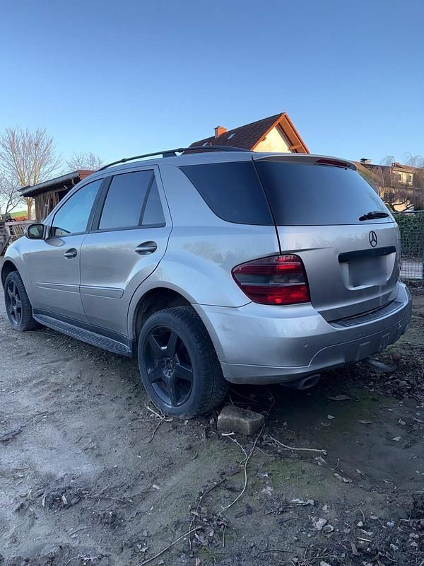 Gebraucht Mercedes ML320 224 PS (164 kW) 2005 Silber SUV