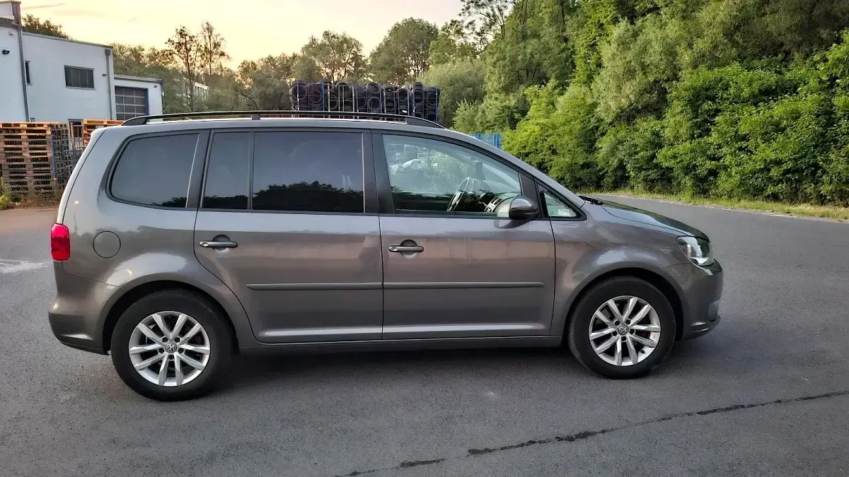 Gebraucht VW Touran 140 PS (102 kW) 2011 Grau Van / Kleinbus