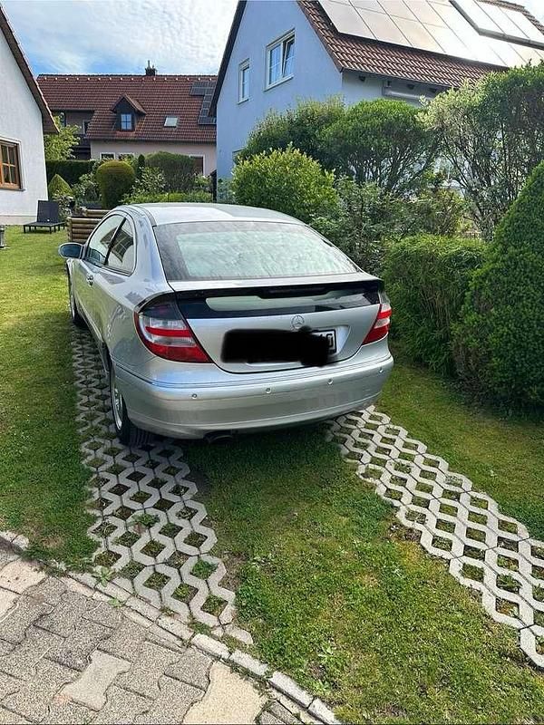 Gebraucht Mercedes C180 143 PS (105 kW) 2005 Silber Coupé