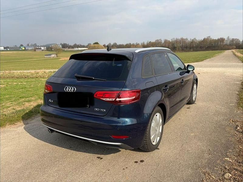 Gebraucht Audi A3 Sport 116 PS (85 kW) 2019 Blau Limousine