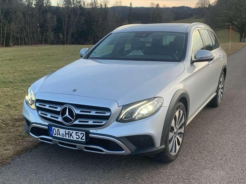 Silber Gebraucht 2018 Mercedes E220 Avantgarde Kombi | 29.700 € (Fairer Preis) - Bild 1/4