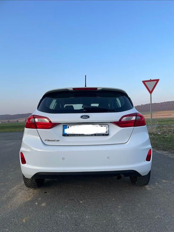 Gebraucht Ford Fiesta Trend 86 PS (63 kW) 2018 Weiß Kleinwagen
