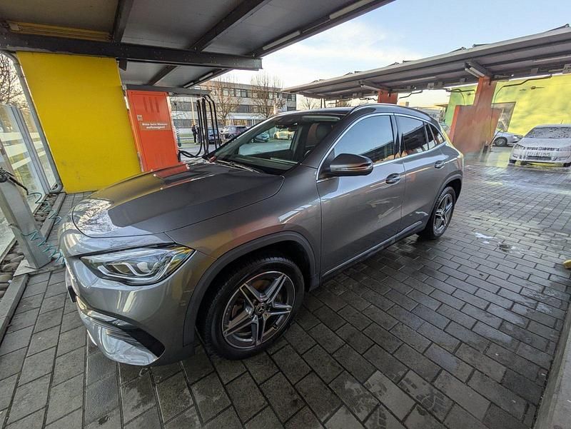 Grau Gebraucht 2022 Mercedes GLA250 AMG line SUV | 34.600 € (Superpreis) - Bild 1/4