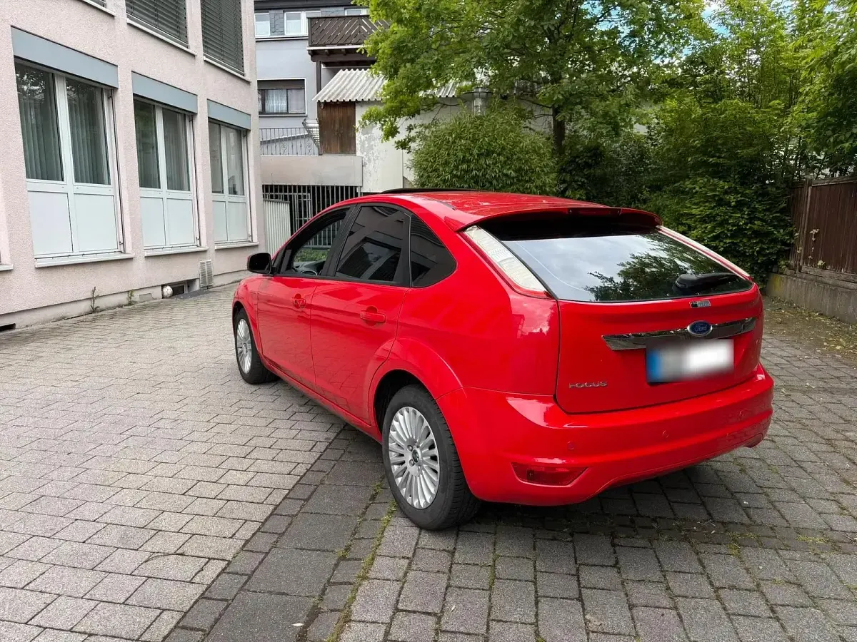 Gebraucht Ford Focus Sport 116 PS (85 kW) 2009 Rot Limousine