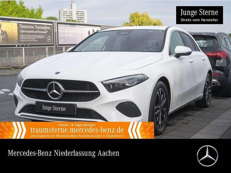 Weiß Gebraucht 2024 Mercedes A180 Advanced Limousine | 27.990 € (Fairer Preis) - Bild 1/3