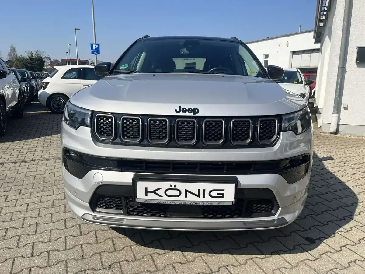 Gebraucht Jeep Compass 180 PS (132 kW) 2022 Silber SUV