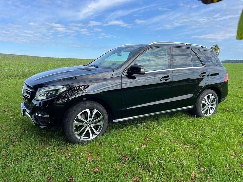 Schwarz Gebraucht 2017 Mercedes GLE250 SUV | 30.499 € (Fairer Preis) - Bild 1/4