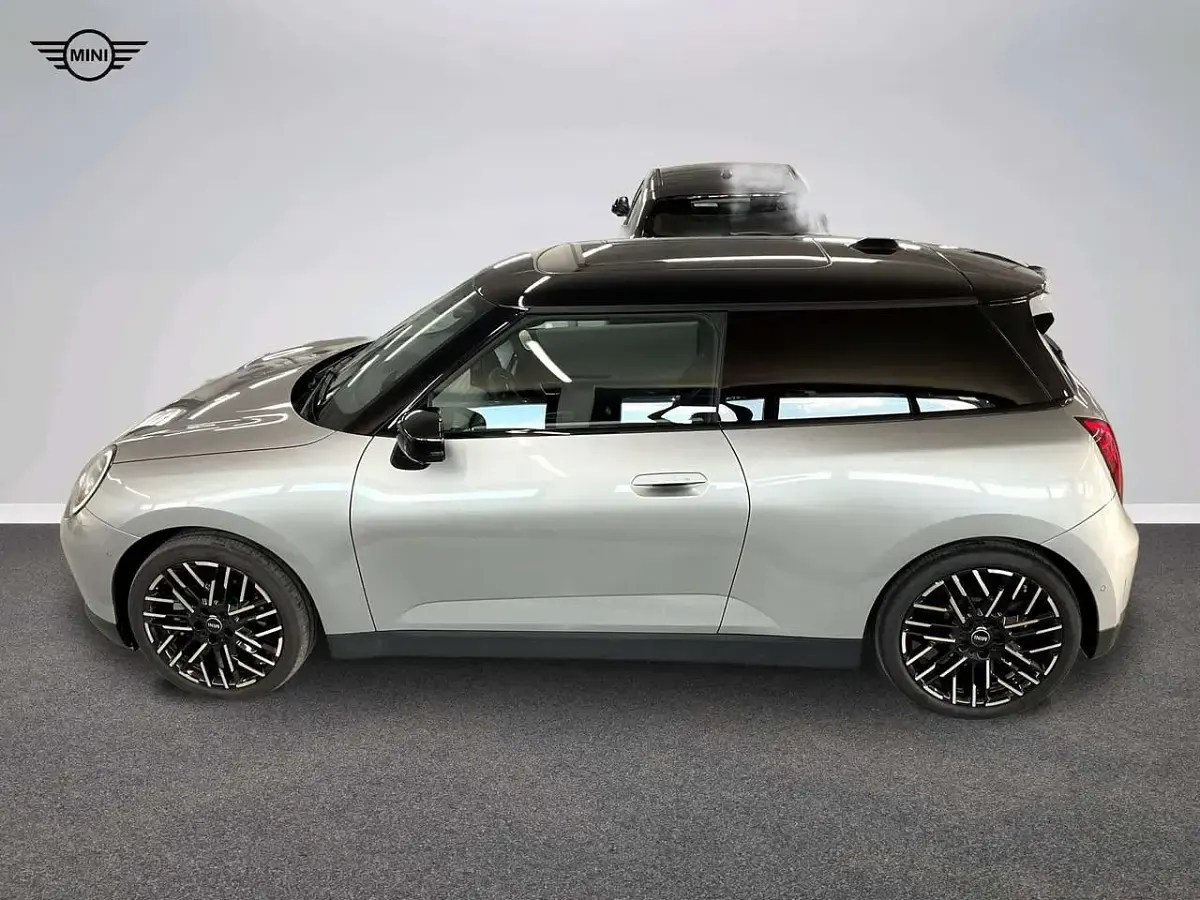 Gebraucht Mini Cooper SE Favoured 160 kW (218 PS) 2025 Grau Kleinwagen
