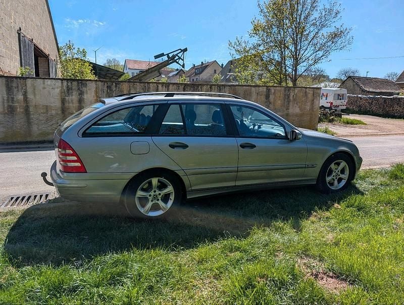 Second-hand Mercedes C220 150 CP (110 kW) 2004 Argintiu Break