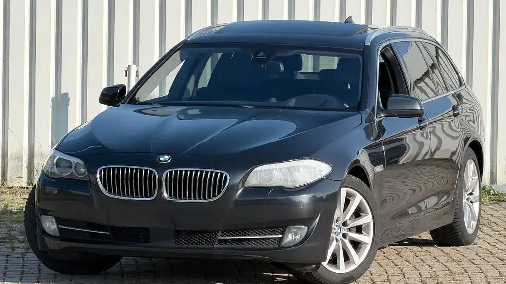 Gebraucht BMW 525 Sport Line 218 PS (160 kW) 2012 Grau Kombi