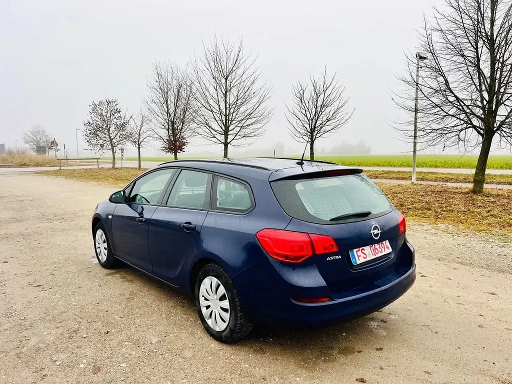 Gebraucht Opel Astra 116 PS (85 kW) 2010 Blau Limousine
