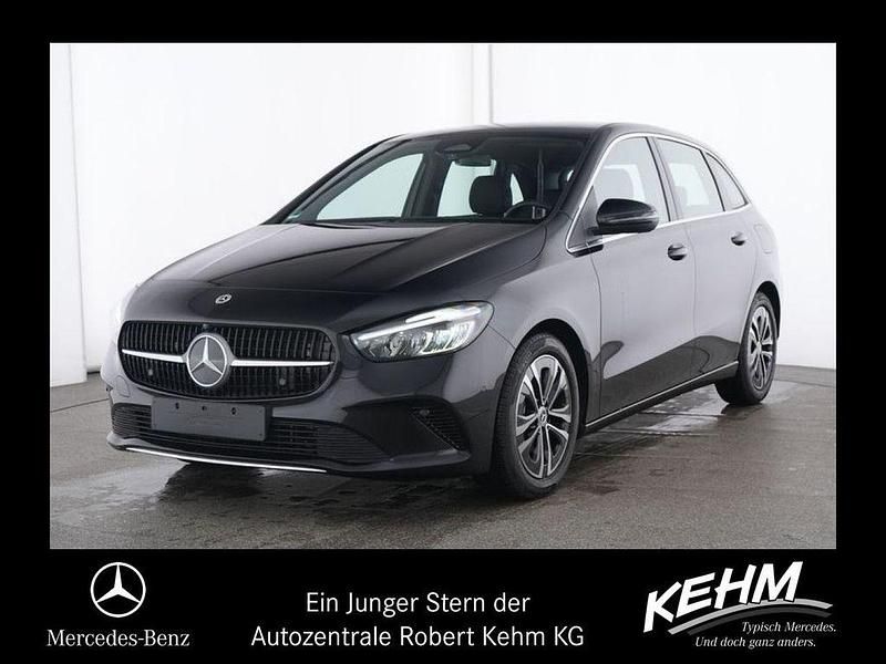 Kosmosschwarz (metallic) Gebraucht 2024 Mercedes B200 Van / Kleinbus | 29.890 € (Superpreis) - Bild 1/4