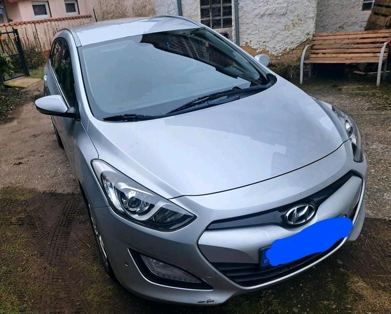Gebraucht Hyundai i30 110 PS (80 kW) 2015 Silber Kombi