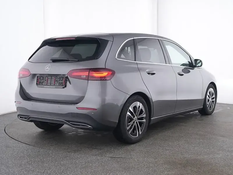 Gebraucht Mercedes B200 Progressive 163 PS (119 kW) 2025 Grau Kleinwagen