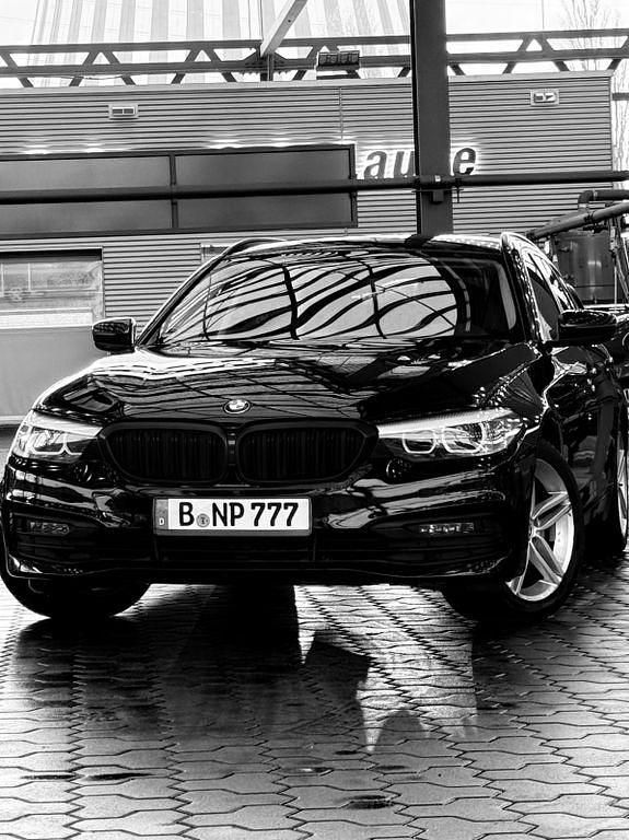 Schwarz Gebraucht 2019 BMW 520 Kombi | 15.678 € (Fairer Preis) - Bild 1/4