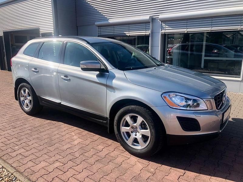 Silber Gebraucht 2012 Volvo XC60 Momentum SUV | 12.999 € (Fairer Preis) - Bild 1/4