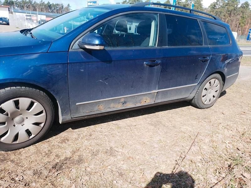 Gebraucht VW Passat 140 PS (102 kW) 2009 Blau Kombi