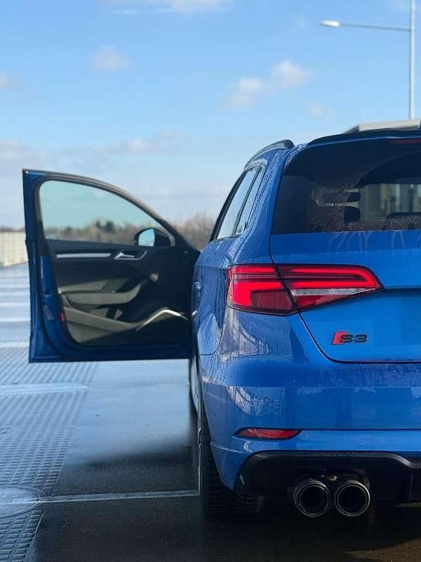 Gebraucht Audi S3 Comfort 300 PS (220 kW) 2019 Blau Limousine