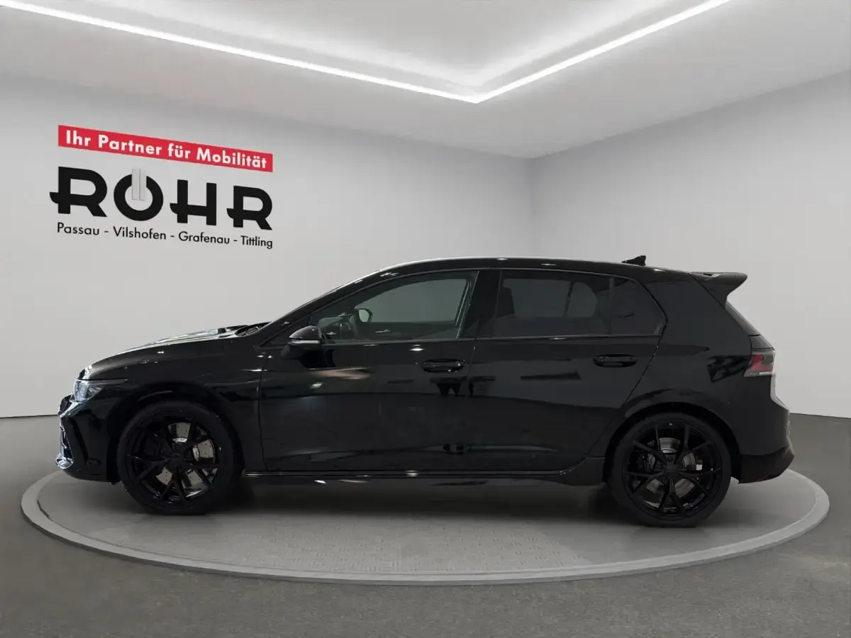 Second-hand VW Golf VIII Black Edition 333 CP (244 kW) 2025 Negru Berlinǎ